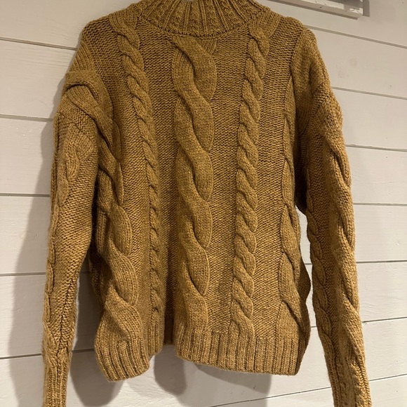 Cable knit sweater - Picture 2 of 6